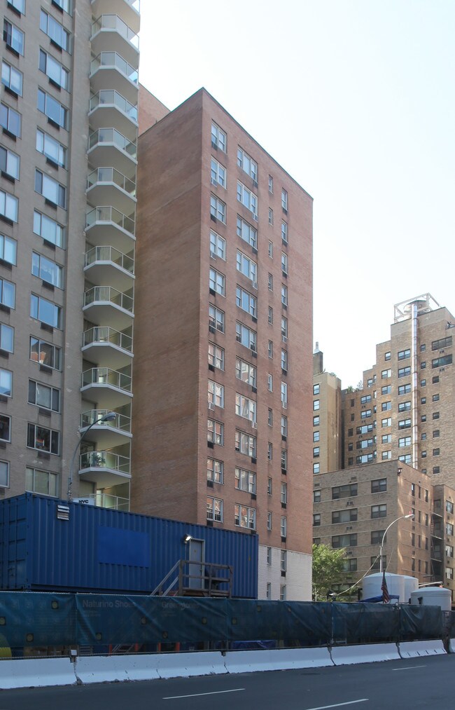 1404 2nd Ave in New York, NY - Building Photo - Building Photo