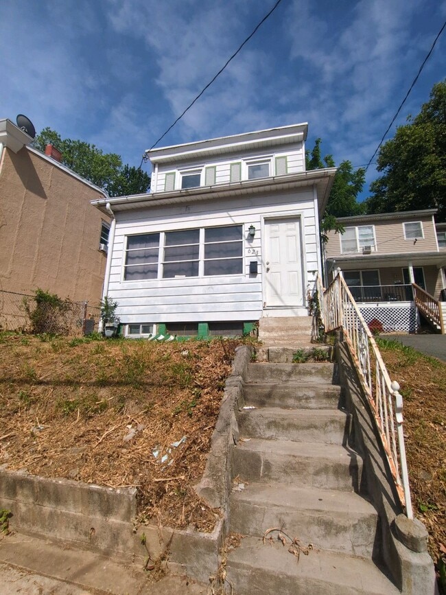 property at 623 S Connell St