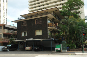 Paoakalani Apartments in Honolulu, HI - Building Photo - Building Photo