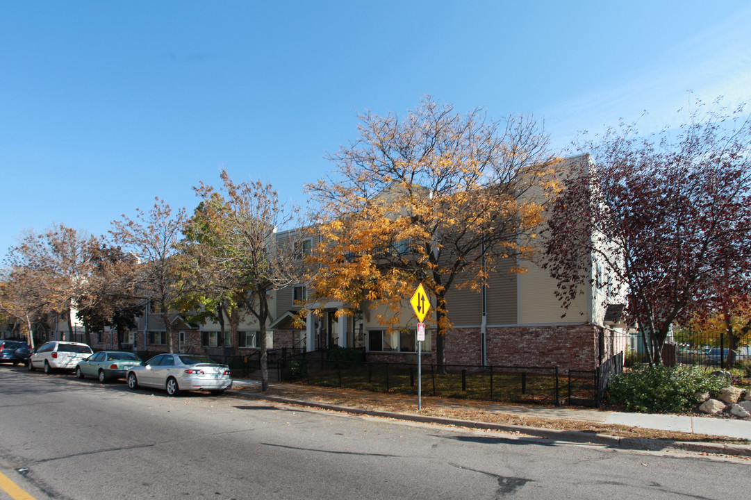 Armadillo Flats in Minneapolis, MN - Building Photo