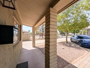 2443 E Earll Dr in Phoenix, AZ - Building Photo - Building Photo