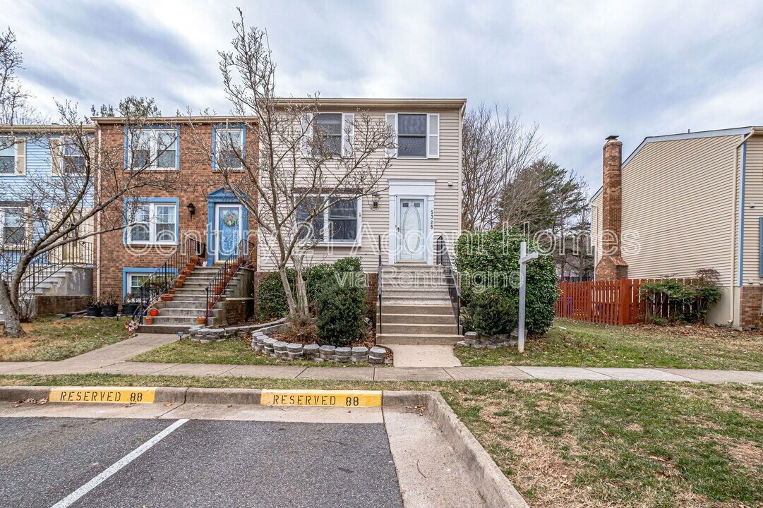 5328 Larochelle Ct in Alexandria, VA - Building Photo