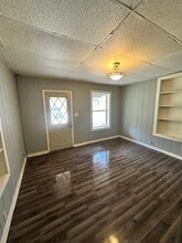 2208 NE Perry Ave in Peoria, IL - Building Photo - Building Photo