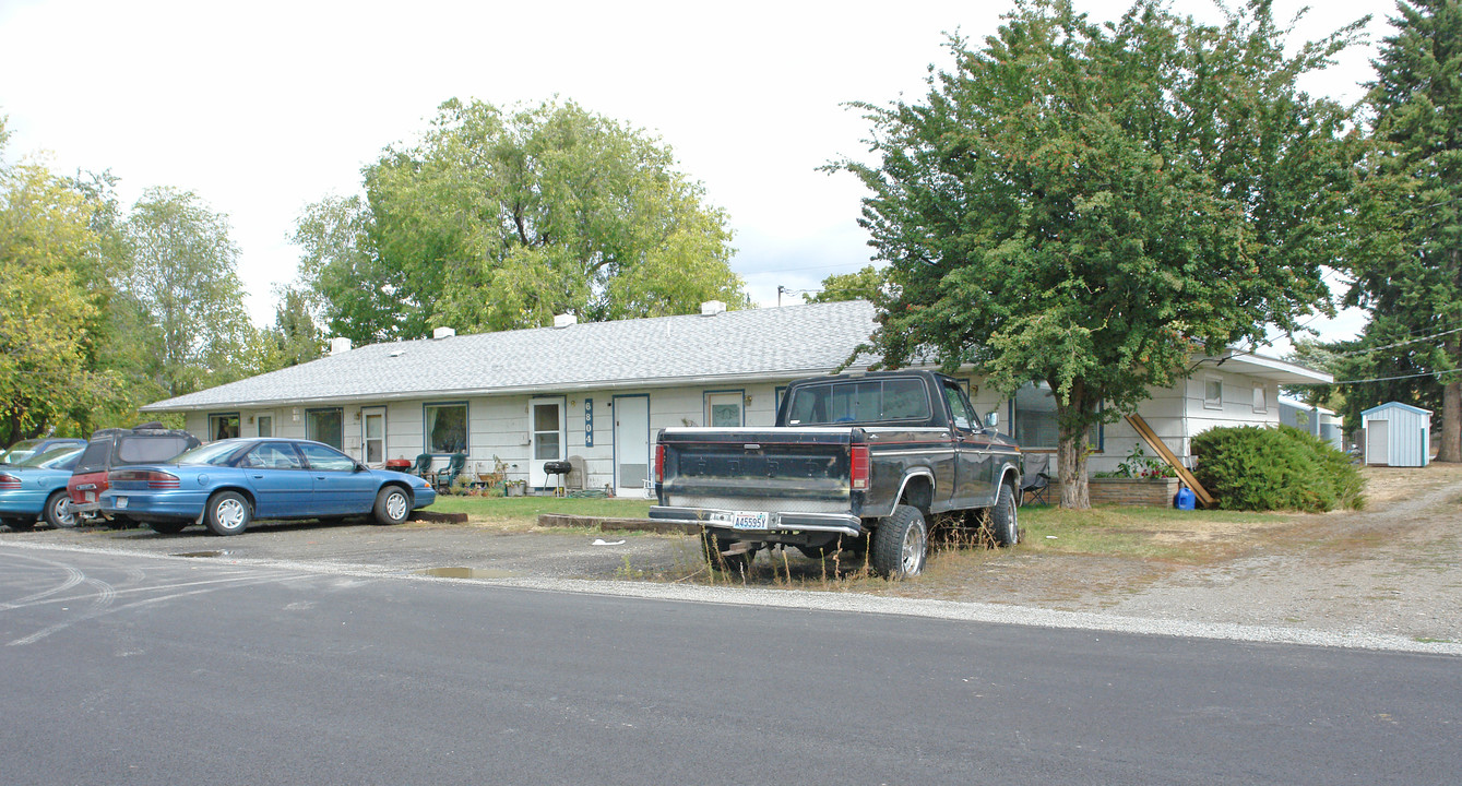 6804 E 2nd Ave in Spokane, WA - Foto de edificio