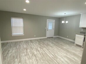 131 E Bond St in Denison, TX - Building Photo - Building Photo