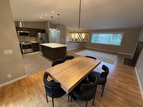 14004 81st Ave NE in Kirkland, WA - Building Photo - Building Photo