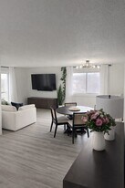 200 Cove Way in Quincy, MA - Building Photo