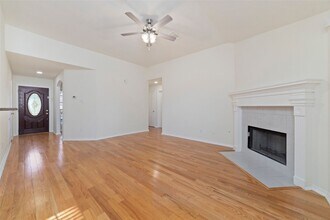 17075 Great Glen Dr in Houston, TX - Foto de edificio - Building Photo