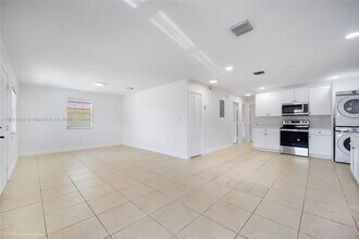 3653 SW 27th St in Miami, FL - Building Photo - Building Photo