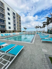 129 SE 2nd Ave, Unit A8 in Pompano Beach, FL - Foto de edificio - Building Photo