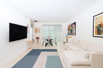 411 N New River Dr E in Fort Lauderdale, FL - Building Photo - Building Photo