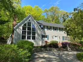 91 Raymond St in Darien, CT - Building Photo