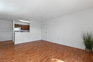 15600 SW 80th St, Unit l 203 in Miami, FL - Building Photo