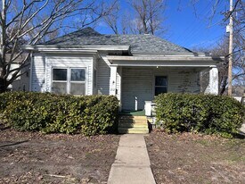 212 E 11th Ave in Emporia, KS - Building Photo