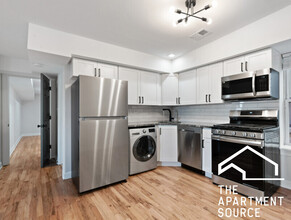 1112 W 18th St in Chicago, IL - Building Photo - Building Photo