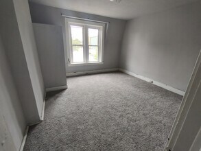 208 E 9th St, Unit #2 in Newport, KY - Foto de edificio - Building Photo