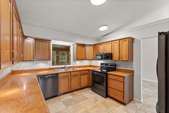 120 Windermere Dr in St. Clairsville, OH - Building Photo - Building Photo