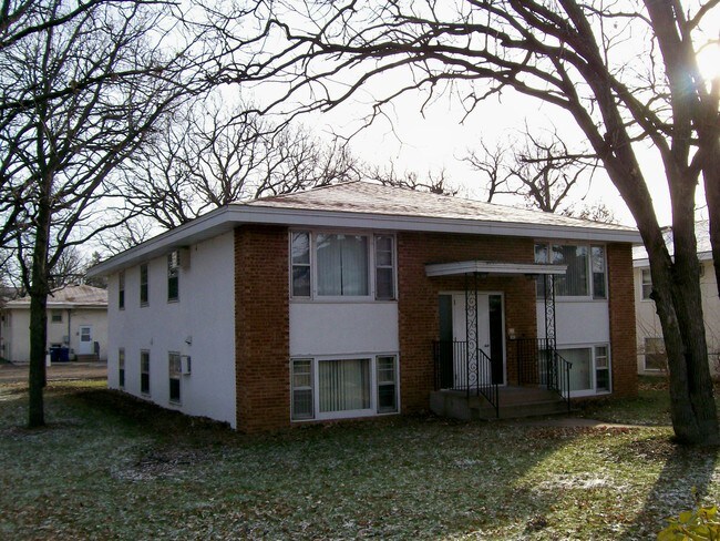 2828 Verndale Ave in Anoka, MN - Foto de edificio - Building Photo