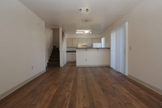 Ventura Townhomes in Tucson, AZ - Building Photo - Interior Photo