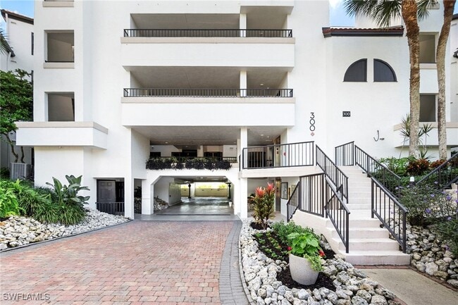 305 La Peninsula Blvd in Naples, FL - Building Photo - Building Photo