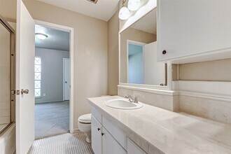 5318 Botany Ln in Houston, TX - Building Photo - Building Photo