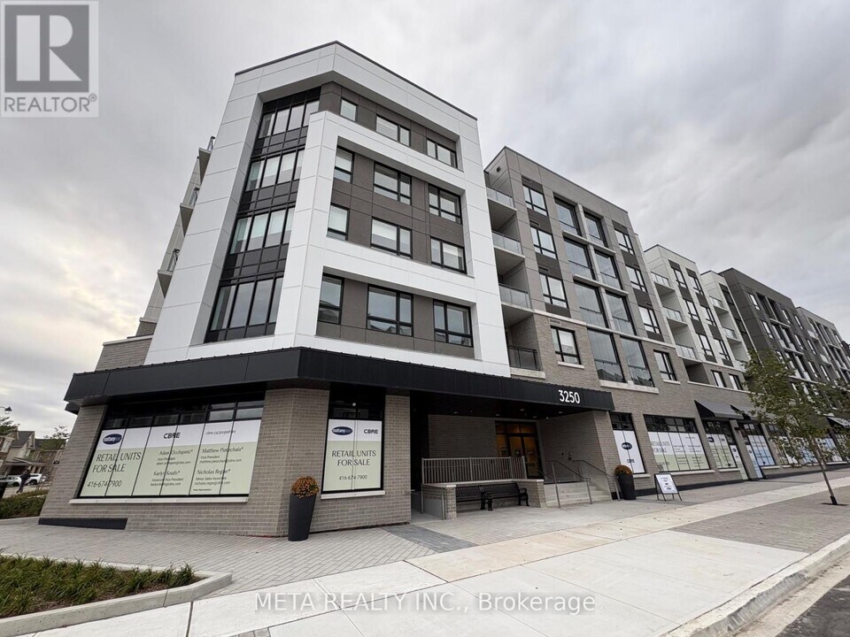 3250 Carding Mill Trail in Oakville, ON - Building Photo