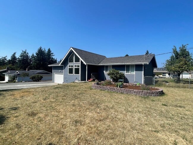 735 Greenoch Loop in Oak Harbor, WA - Building Photo - Building Photo