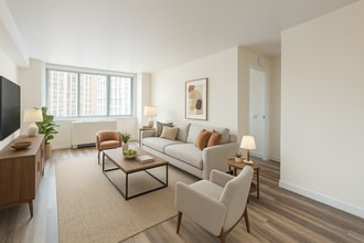 336 E 43rd St in New York, NY - Building Photo - Building Photo