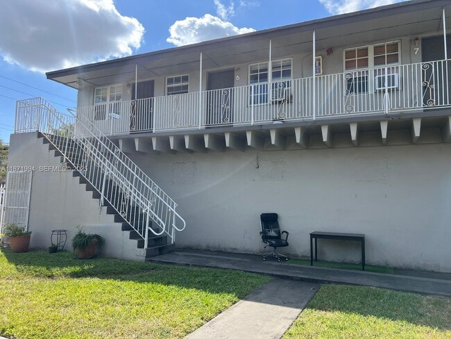 5100 NW 23rd Ave in Miami, FL - Foto de edificio - Building Photo