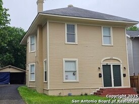 1022 W Gramercy Pl in San Antonio, TX - Building Photo