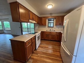 8665 White Oak Dr in Rogers, AR - Building Photo - Building Photo