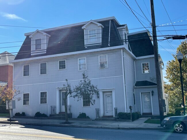 424 W Main St, Unit C in Waynesboro, PA - Building Photo - Building Photo