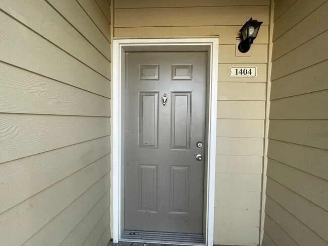 15066 NW Central Dr in Portland, OR - Building Photo - Building Photo