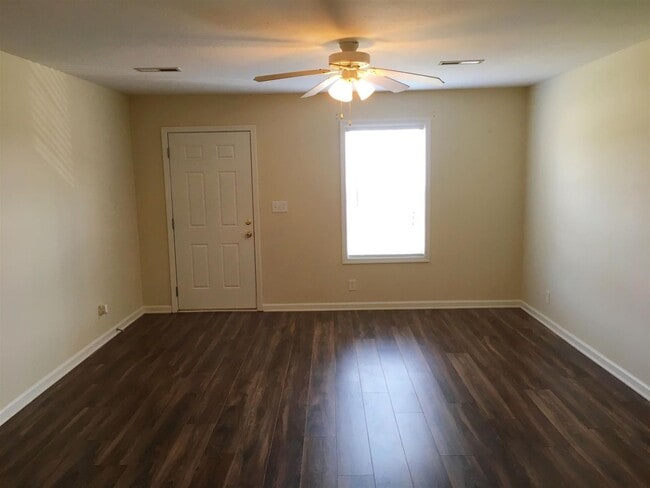 512 Luxury Dr in Clarksville, TN - Building Photo - Building Photo