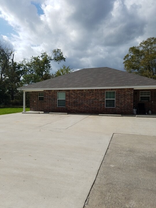 301 E Elizabeth St, Unit #7 in Sulphur, LA - Building Photo