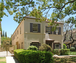 426 N Maple Dr in Beverly Hills, CA - Building Photo - Building Photo