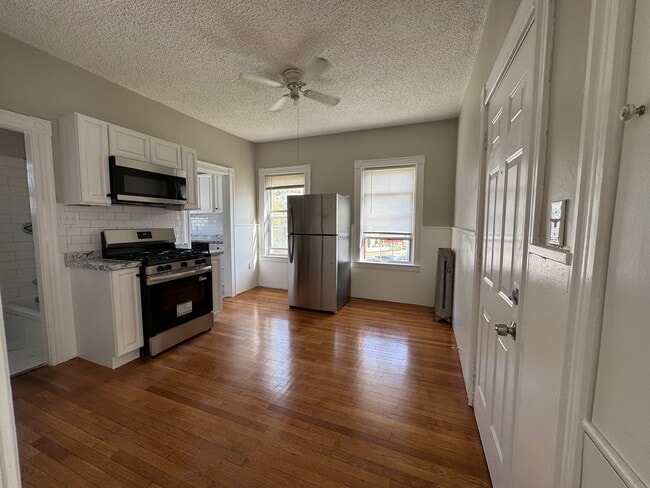 905 Roosevelt Ave, Unit 2 in Pawtucket, RI - Building Photo - Building Photo
