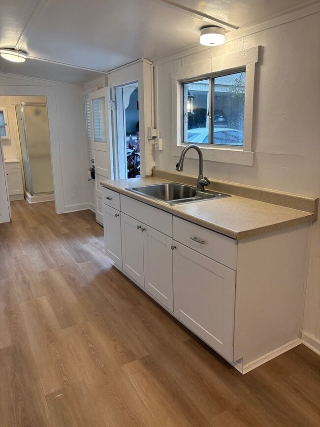 38 N Laurel St in Ventura, CA - Building Photo - Building Photo