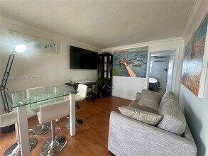 6780 SW 44th St in Miami, FL - Building Photo - Building Photo