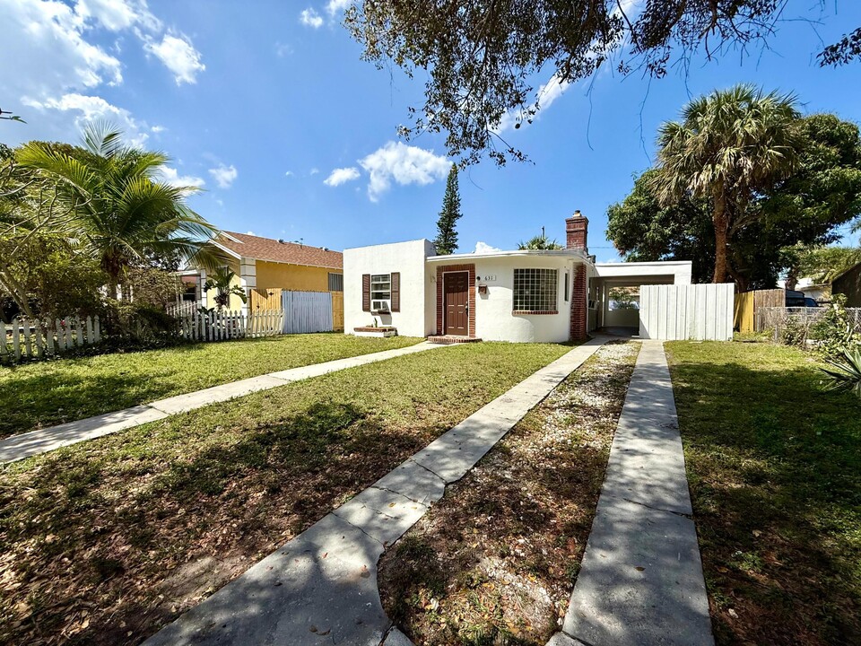 631 33rd St in West Palm Beach, FL - Building Photo