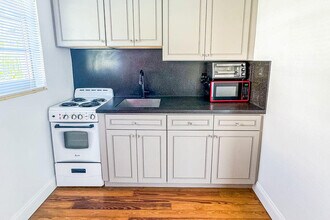 210 Ocean Breeze in Lake Worth Beach, FL - Building Photo - Building Photo