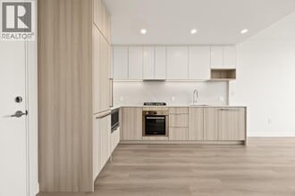 6087 Wilson Ave in Burnaby, BC - Building Photo - Building Photo