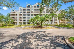 2333 Feather Sound Dr in Clearwater, FL - Building Photo