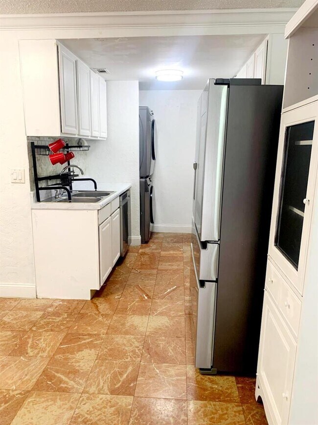 10234 Twin Lakes Dr, Unit 16-D in Coral Springs, FL - Foto de edificio - Building Photo