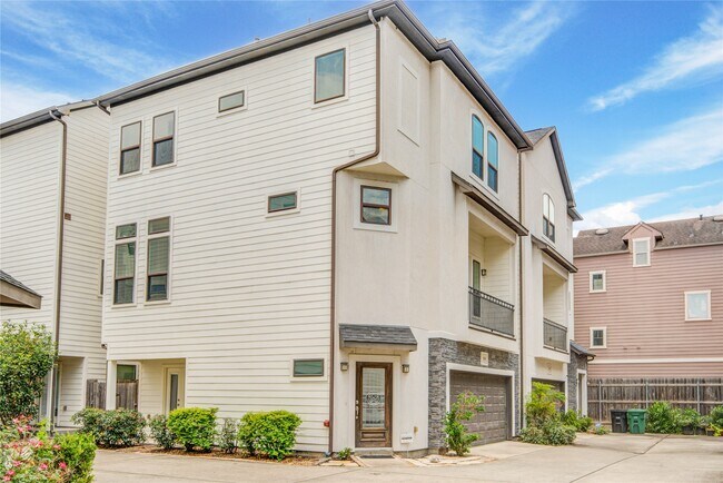950 W 24th St in Houston, TX - Foto de edificio - Building Photo