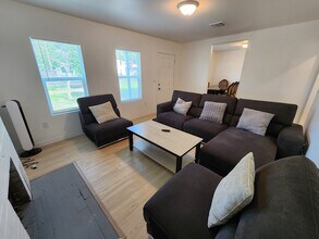 9682 Sunland Blvd in Sunland, CA - Building Photo - Building Photo