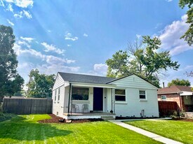 3333 Newport St in Denver, CO - Building Photo