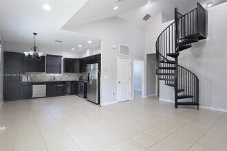2927 Cascada Isle Way in Hollywood, FL - Building Photo - Building Photo