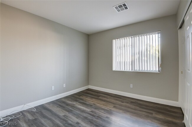 5508 Valensole Ave in Las Vegas, NV - Building Photo - Building Photo