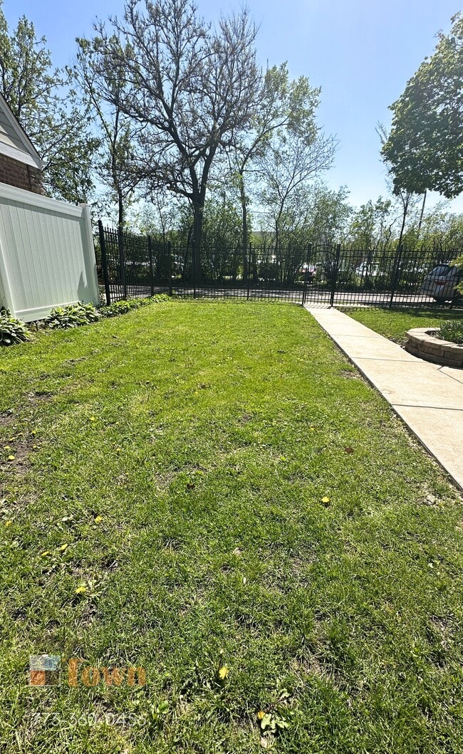 6689 N Olmsted Ave, Unit 2R in Chicago, IL - Building Photo - Building Photo